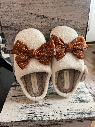 The Darling Effect Fuzzy Slippers - Betty Bow Fall Flora M/L