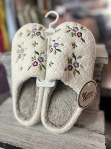 The Darling Effect Dainty Floral Purple Fuzzy Slippers