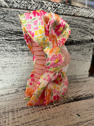 The Darling Effect Satin Bow Claw Clip Secret Garden Pink