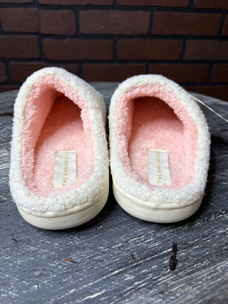 The Darling Effect Fuzzy Slippers - Book Nook S/M